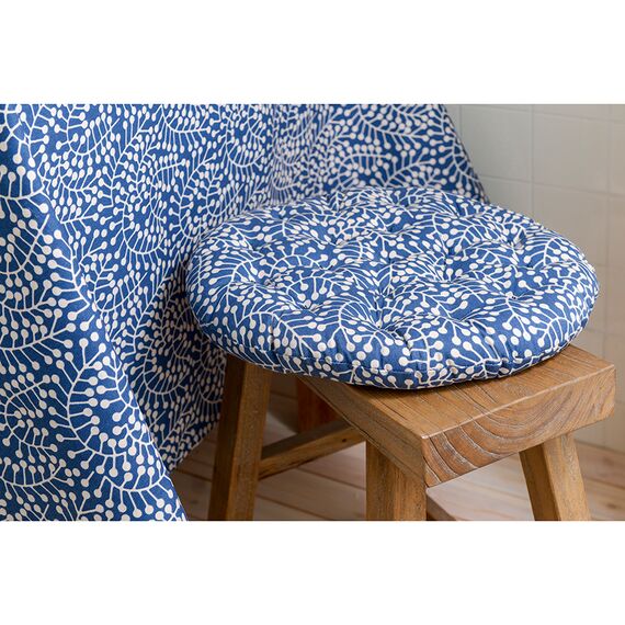 Подушка на стул круглая темно-синего цвета с принтом Спелая Смородина из коллекции Scandinavian touch, 40 см, Tkano, изображение 3