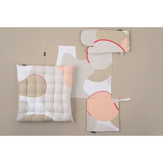 Подушка на стул из хлопка бежевого цвета с авторским принтом из коллекции Freak Fruit, 40х40 см, Tkano, изображение 5