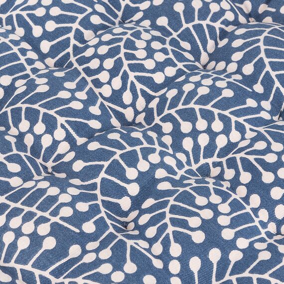 Подушка на стул темно-синего цвета с принтом Спелая Смородина из коллекции Scandinavian touch, 40х40 см, Tkano, изображение 6