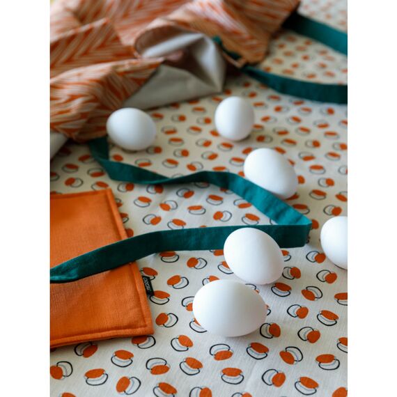 Скатерть на стол из хлопка с графичным принтом Ягоды Russian North, 170х170 см, Tkano, изображение 3